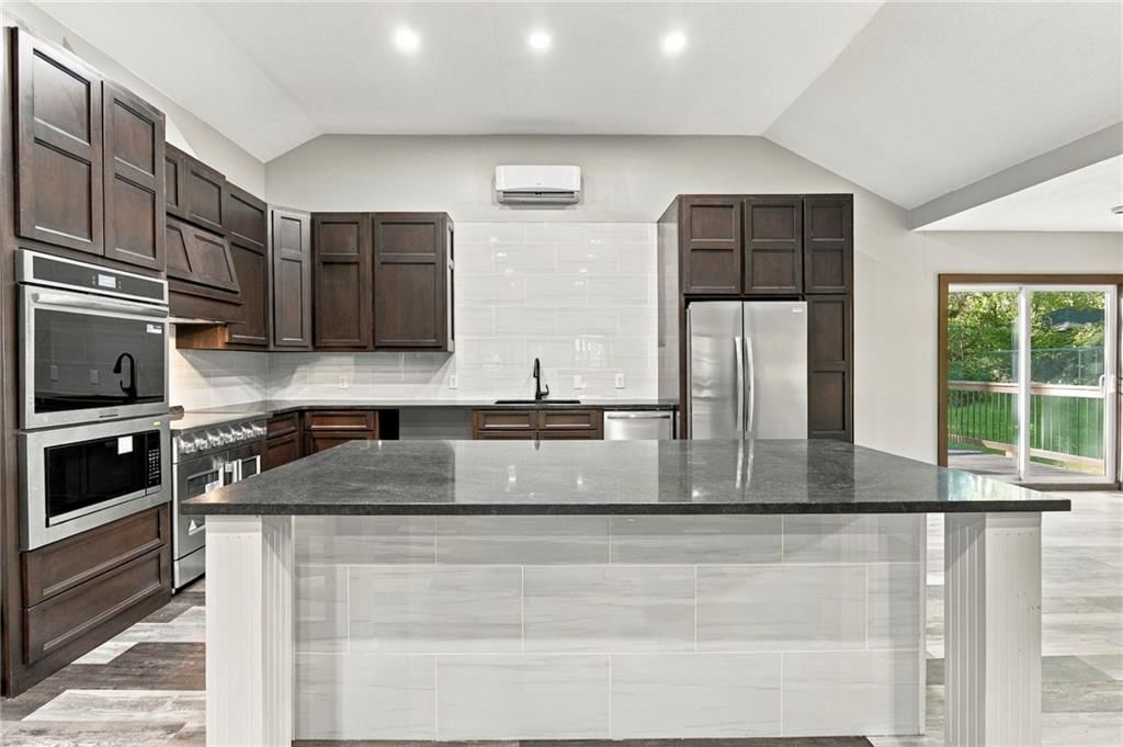 Photo 8 of 38 - 735 E Devon Street, Independence, MO 64055