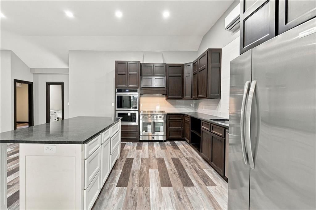Photo 9 of 38 - 735 E Devon Street, Independence, MO 64055