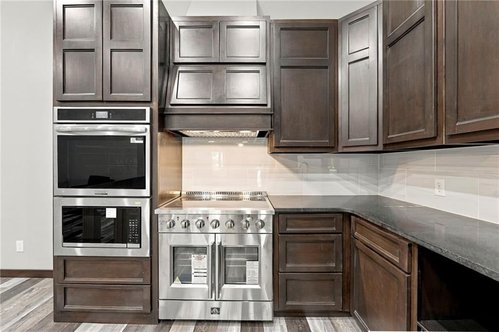 Photo 11 of 38 - 735 E Devon Street, Independence, MO 64055