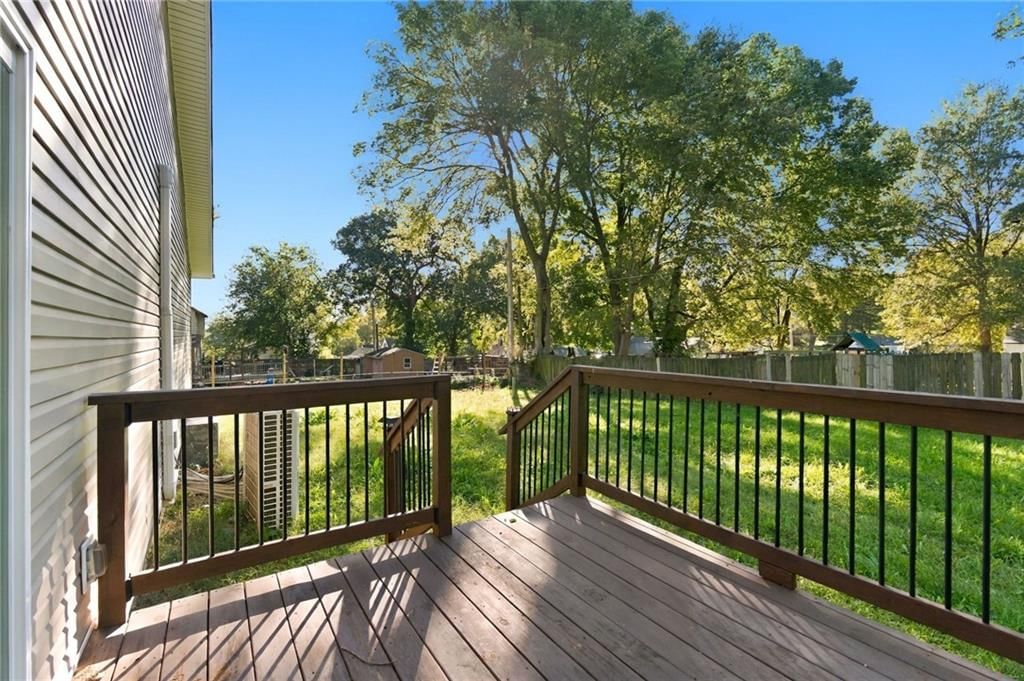 Photo 16 of 38 - 735 E Devon Street, Independence, MO 64055