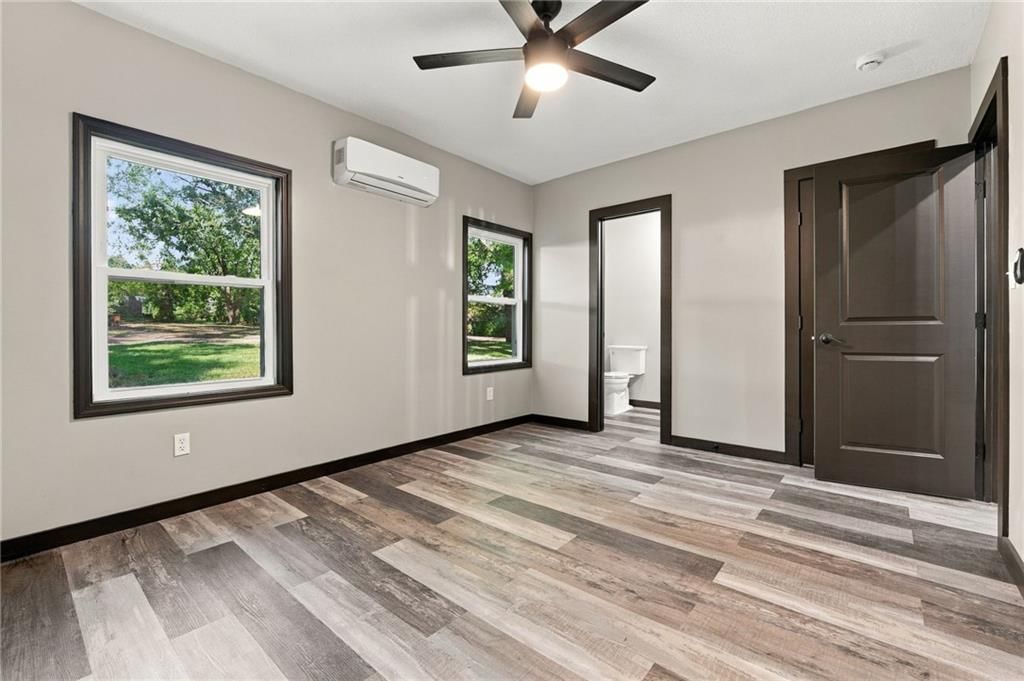 Photo 17 of 38 - 735 E Devon Street, Independence, MO 64055