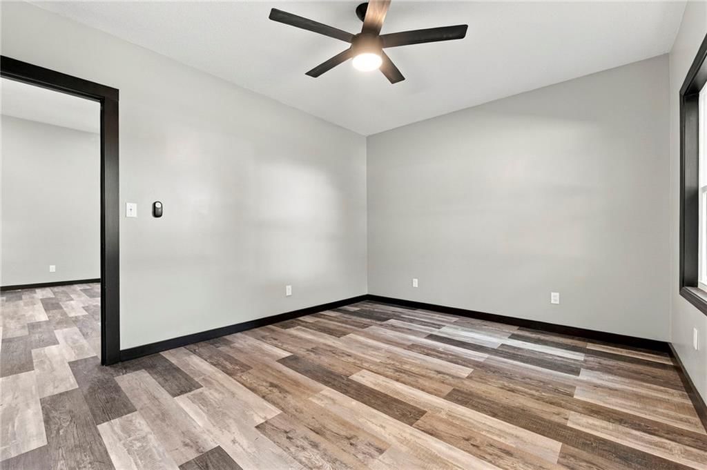 Photo 18 of 38 - 735 E Devon Street, Independence, MO 64055
