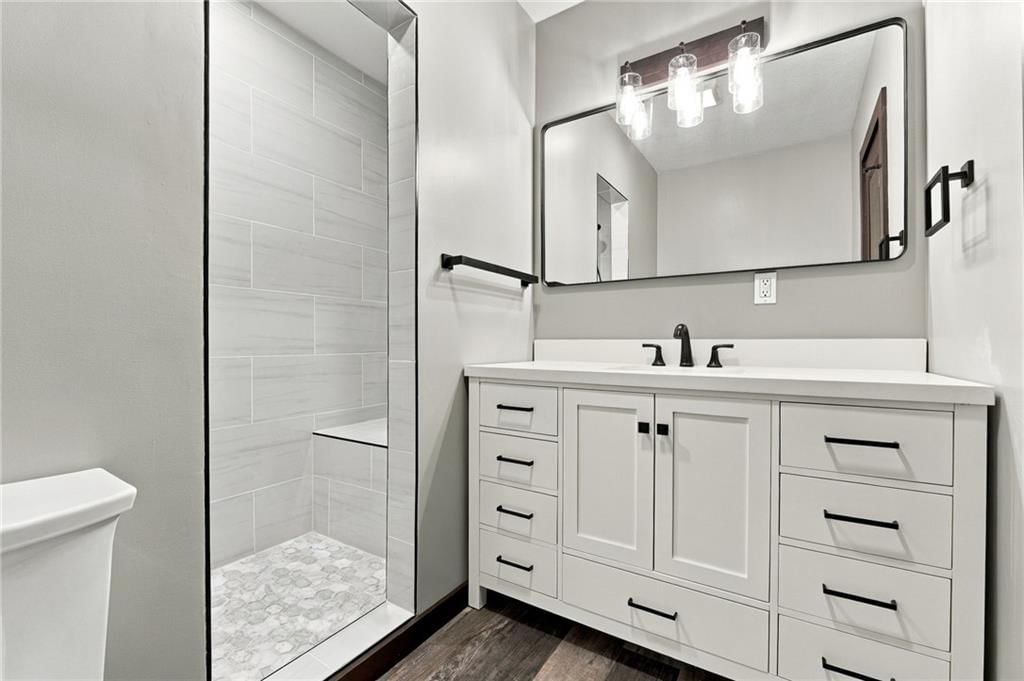 Photo 21 of 38 - 735 E Devon Street, Independence, MO 64055