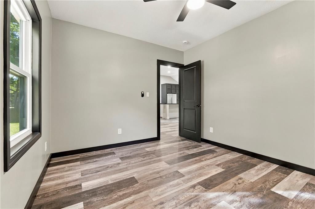 Photo 23 of 38 - 735 E Devon Street, Independence, MO 64055