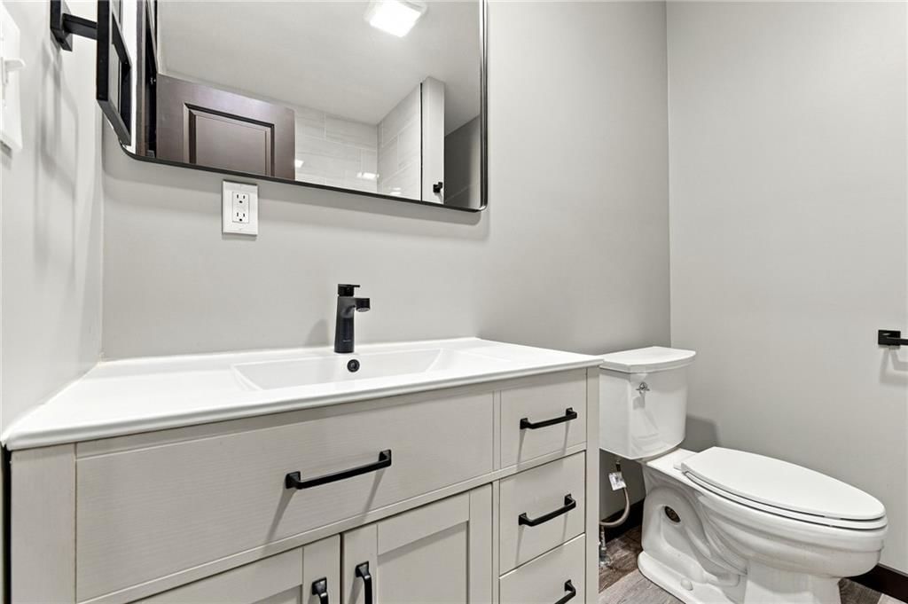 Photo 24 of 38 - 735 E Devon Street, Independence, MO 64055