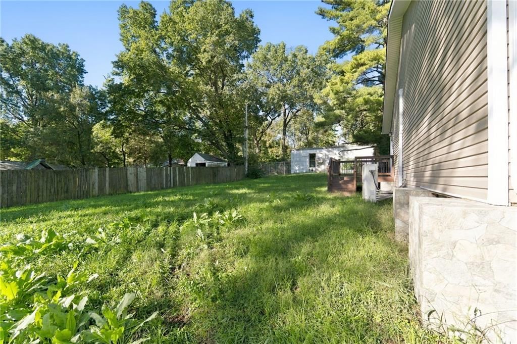 Photo 30 of 38 - 735 E Devon Street, Independence, MO 64055