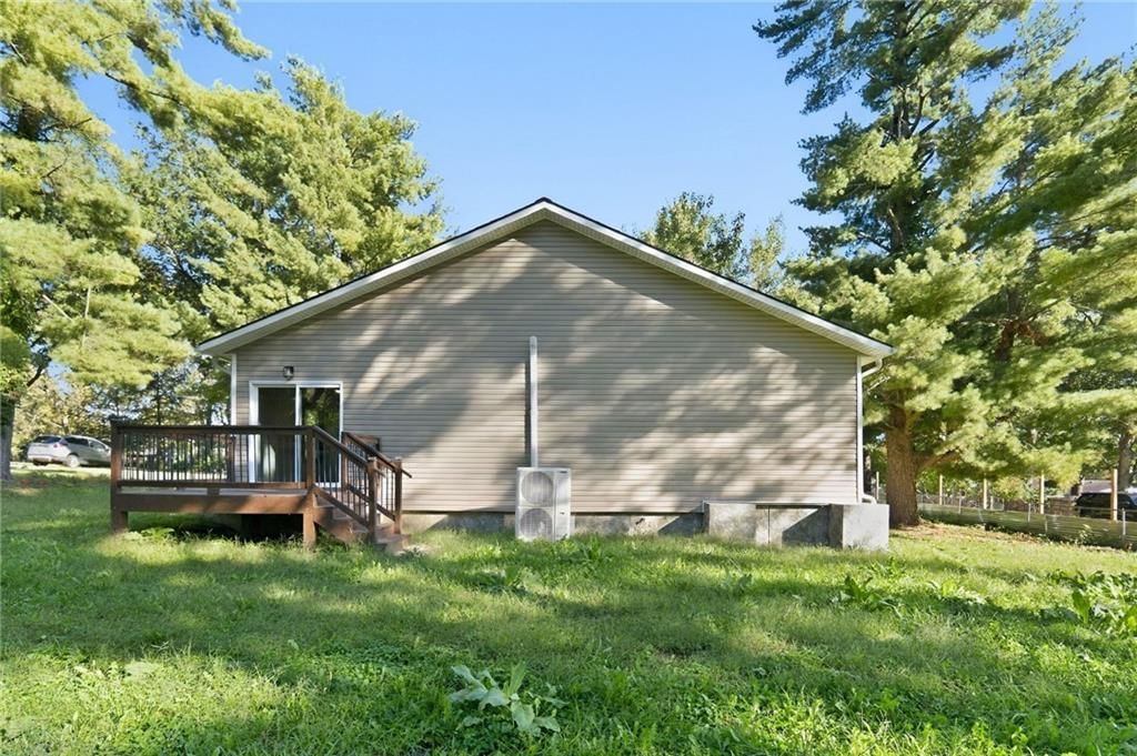 Photo 31 of 38 - 735 E Devon Street, Independence, MO 64055
