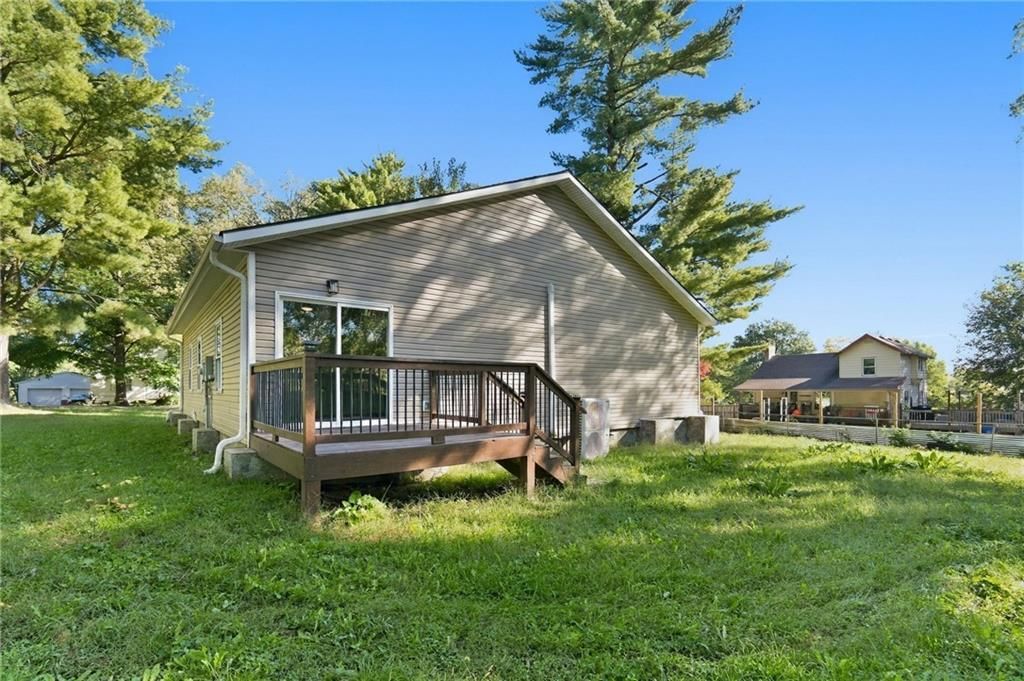 Photo 32 of 38 - 735 E Devon Street, Independence, MO 64055