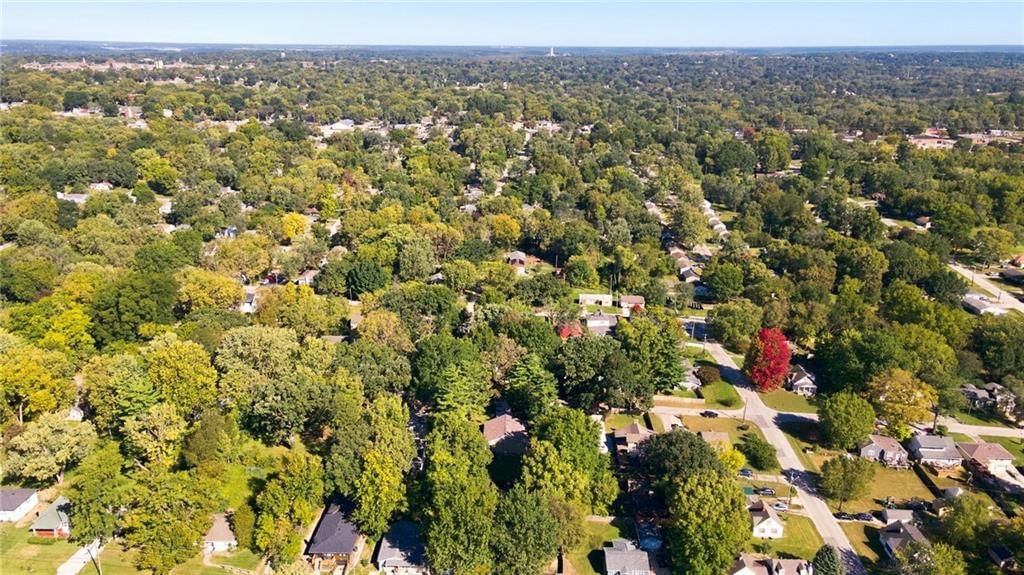 Photo 35 of 38 - 735 E Devon Street, Independence, MO 64055