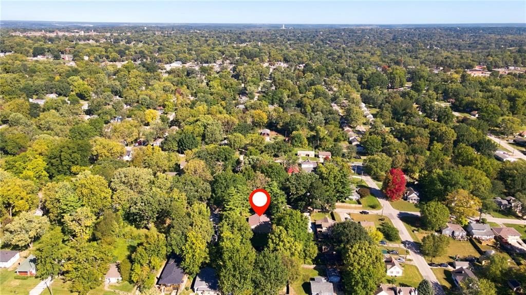 Photo 36 of 38 - 735 E Devon Street, Independence, MO 64055