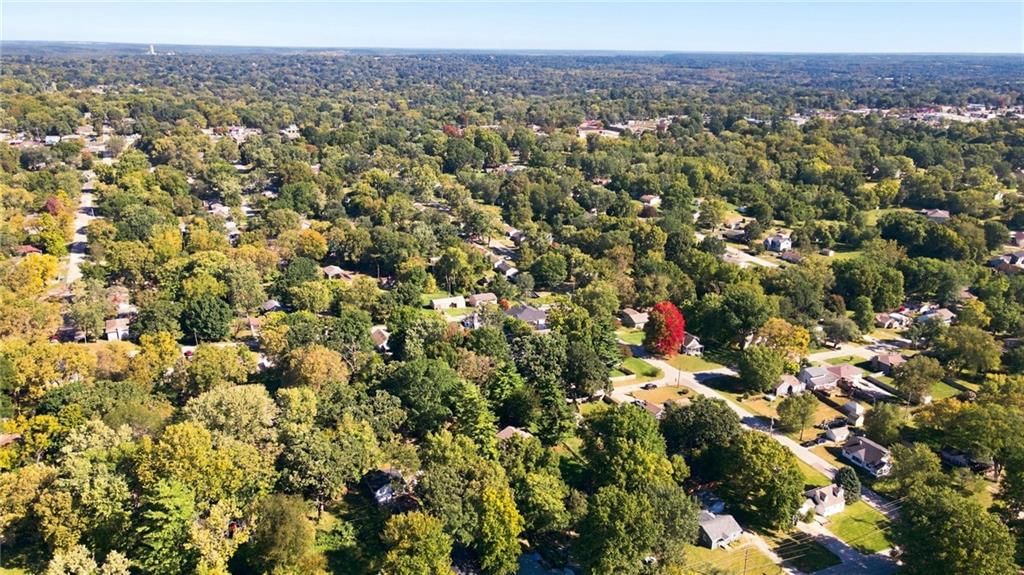 Photo 37 of 38 - 735 E Devon Street, Independence, MO 64055