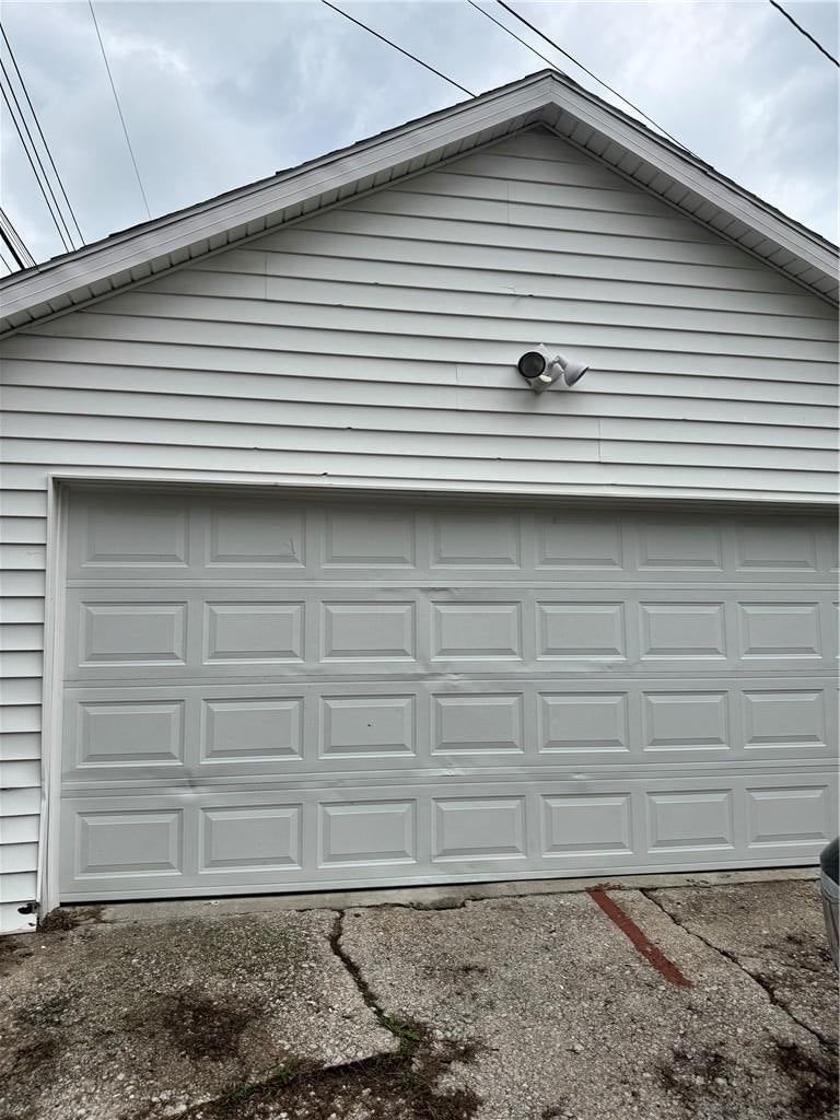 Concrete driveway at 1007 Laurel Avenue, Kansas City, KS 66104