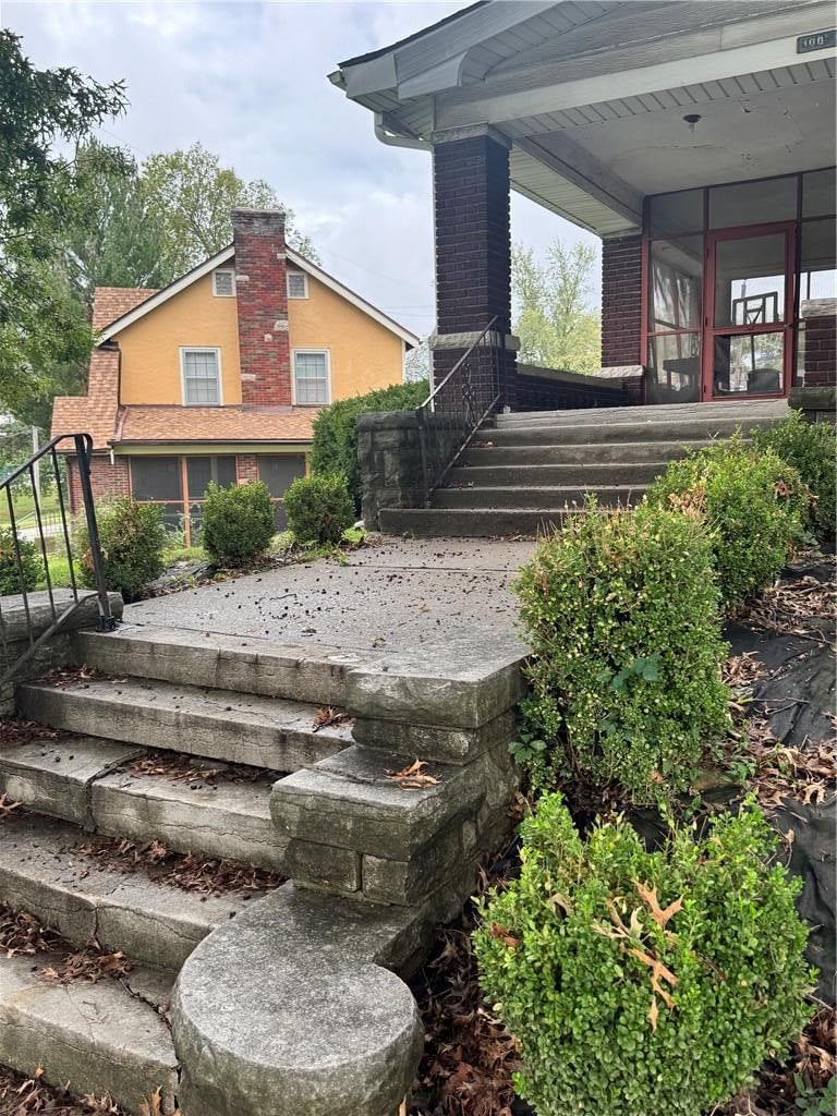 Photo 4 of 18 - 1007 Laurel Avenue, Kansas City, KS 66104