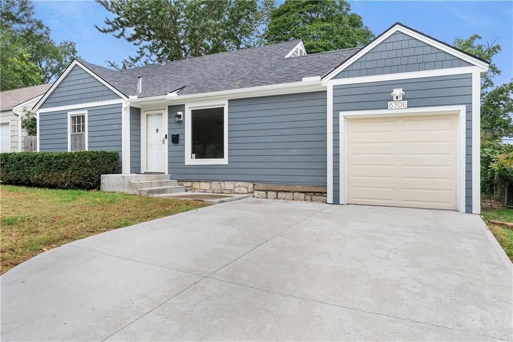 8306 Ward Parkway Plaza, Kansas City, MO: listing photo 3