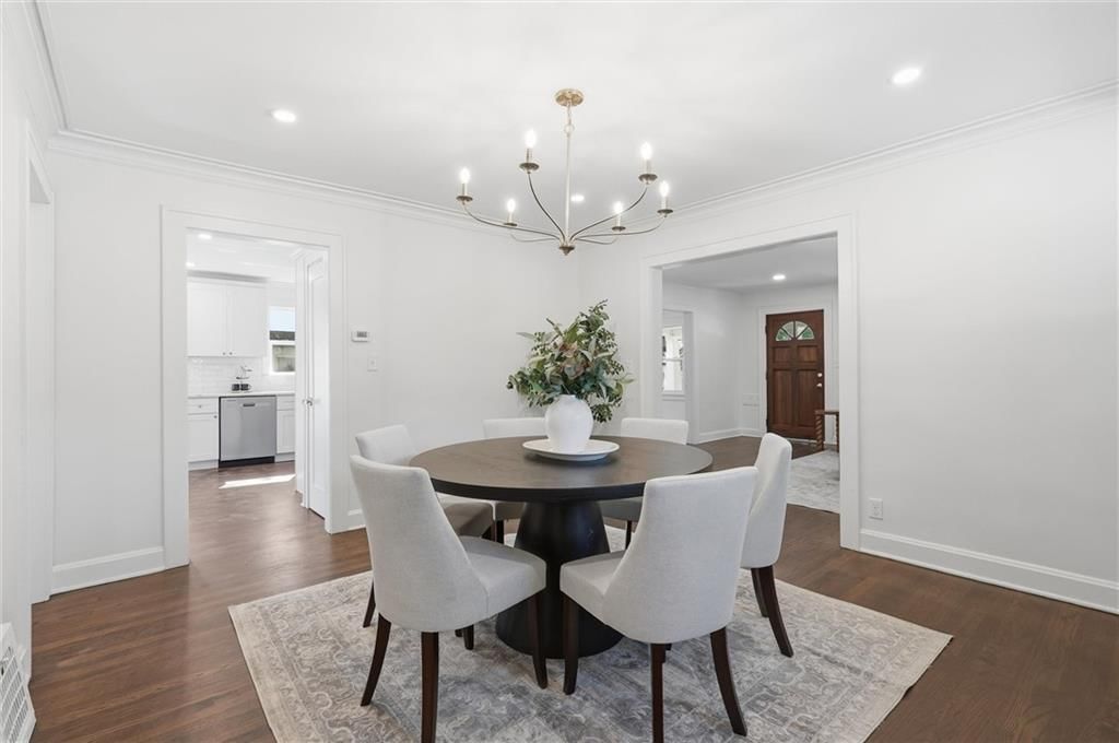 Photo 11 of 33 - 6101 Charlotte Street, Kansas City, MO 64110