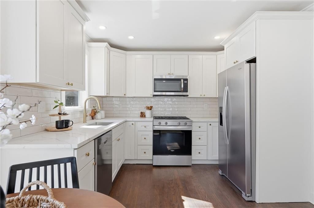 Photo 18 of 33 - 6101 Charlotte Street, Kansas City, MO 64110