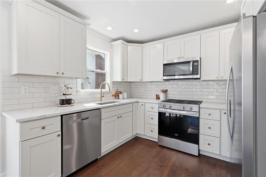 Photo 19 of 33 - 6101 Charlotte Street, Kansas City, MO 64110