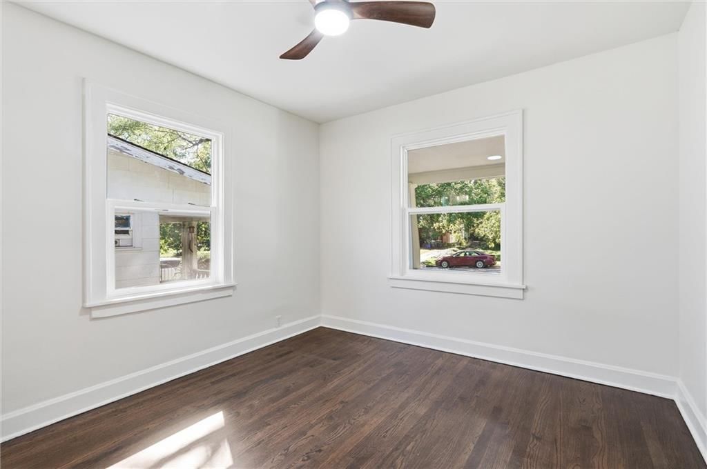 Photo 24 of 33 - 6101 Charlotte Street, Kansas City, MO 64110