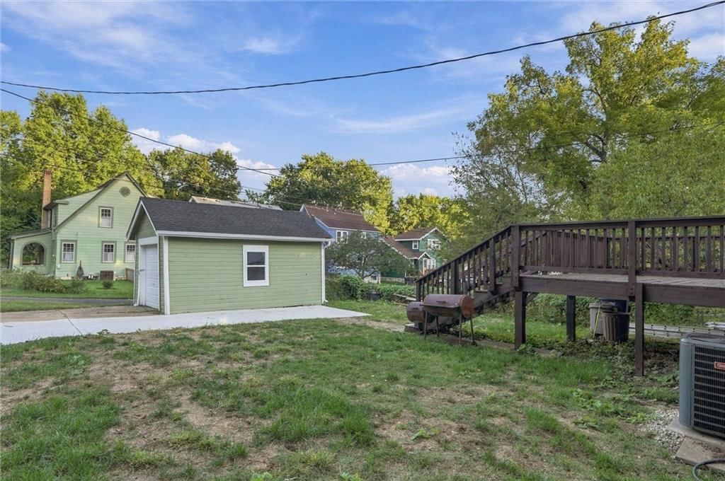 Photo 29 of 33 - 6101 Charlotte Street, Kansas City, MO 64110