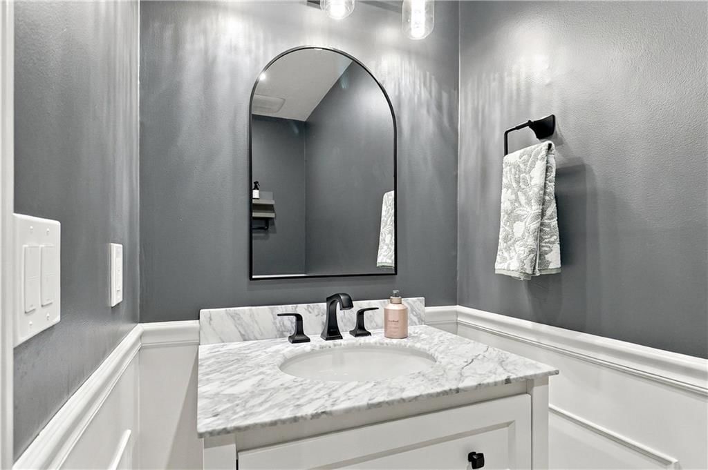 Photo 10 of 52 - 13011 W 83rd Terrace, Lenexa, KS 66215