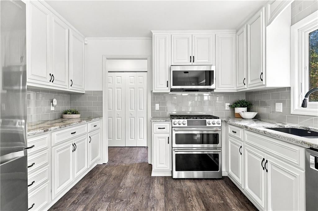 Photo 16 of 52 - 13011 W 83rd Terrace, Lenexa, KS 66215