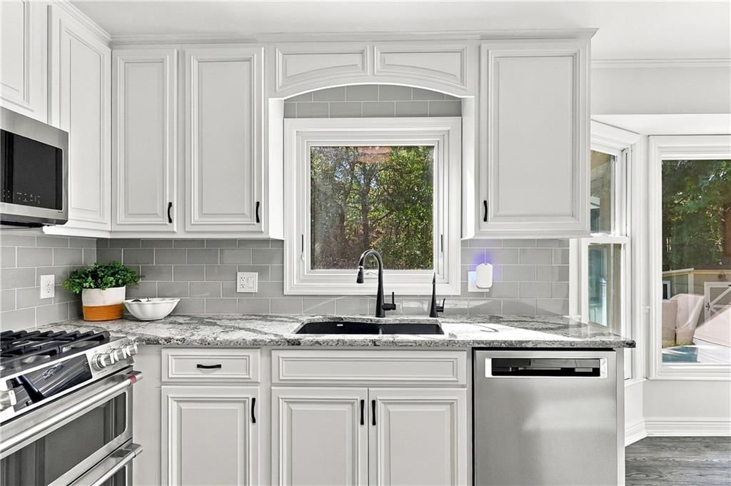 Photo 17 of 52 - 13011 W 83rd Terrace, Lenexa, KS 66215