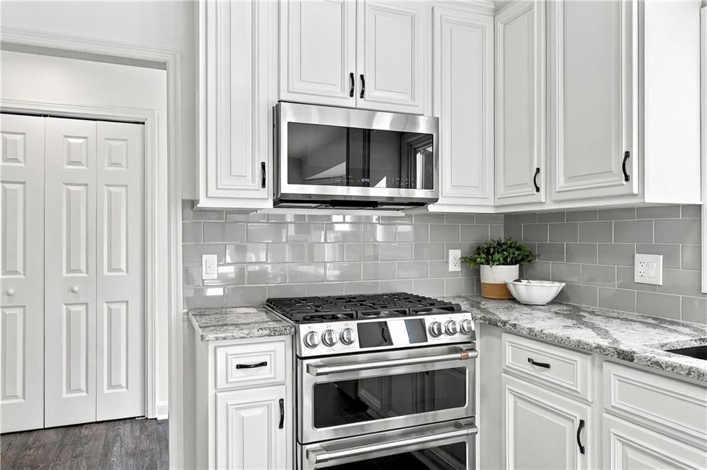Photo 18 of 52 - 13011 W 83rd Terrace, Lenexa, KS 66215