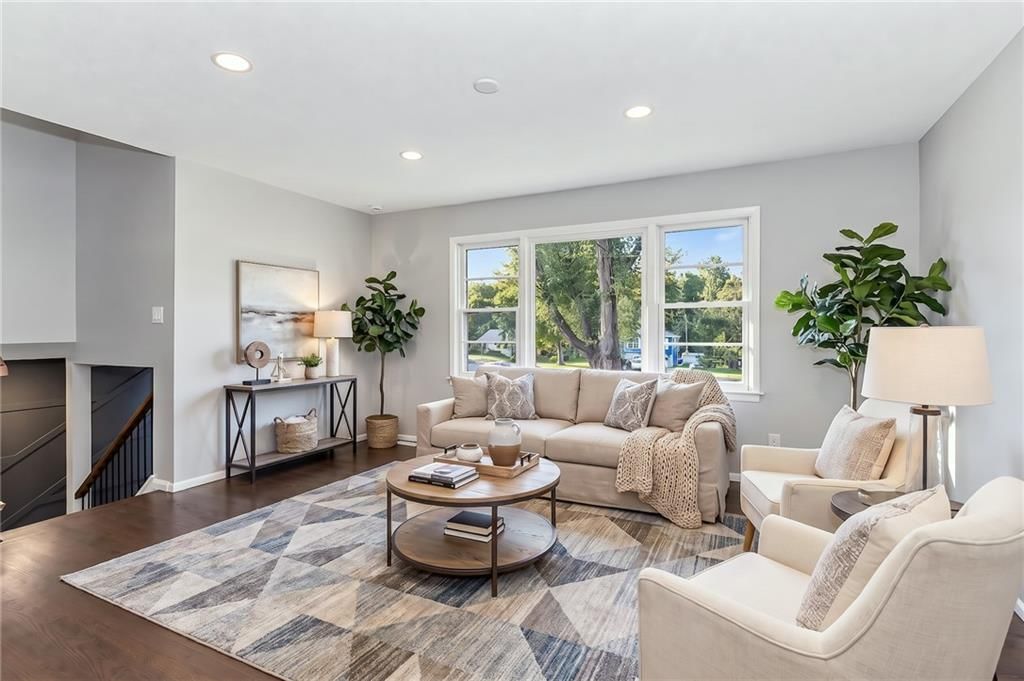 5904 E 95th Terrace, Kansas City, MO: listing photo 3