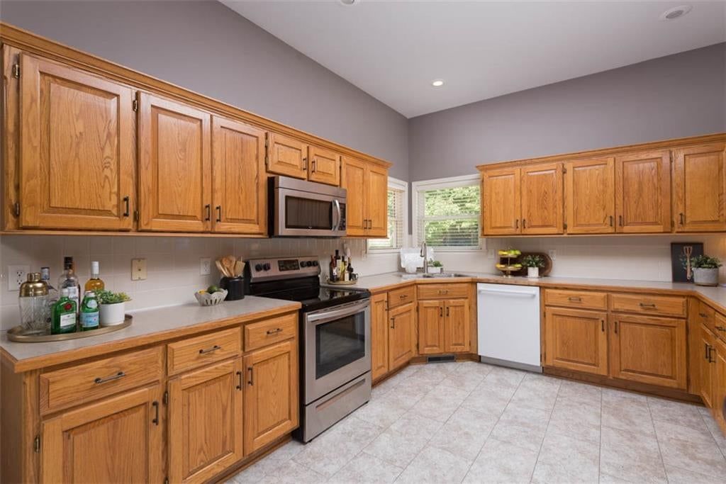 Photo 15 of 43 - 12108 McGee Street, Kansas City, MO 64145