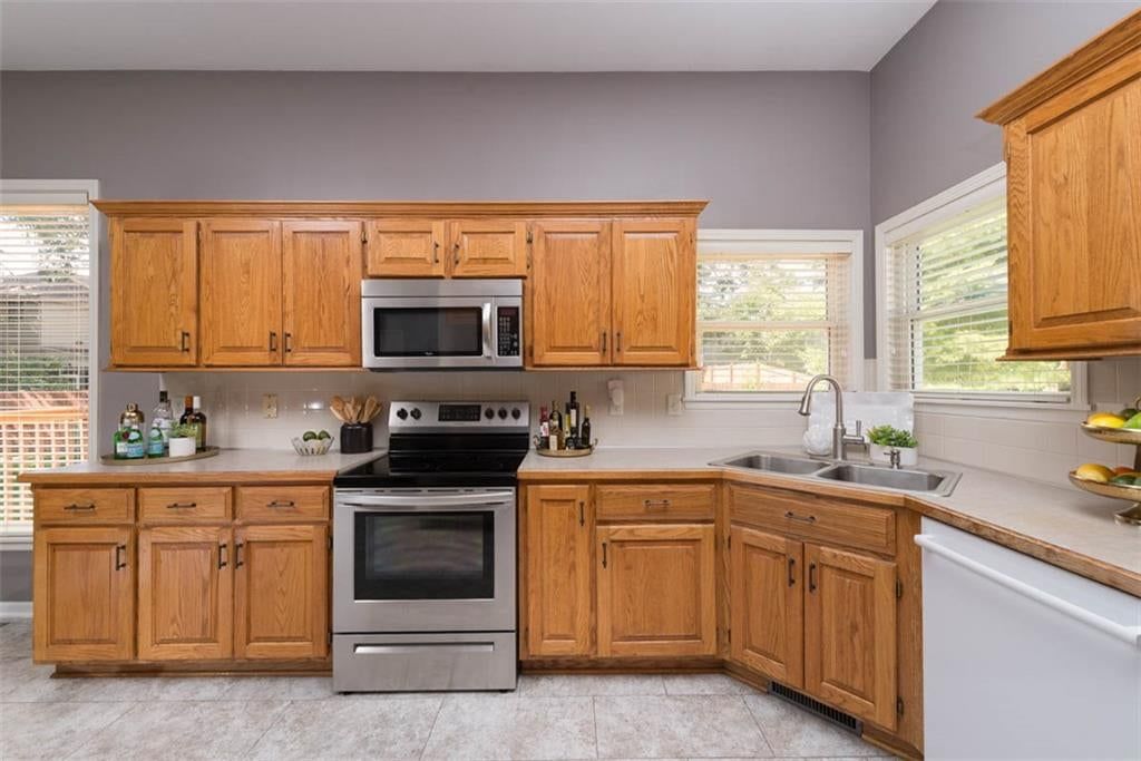 Photo 18 of 43 - 12108 McGee Street, Kansas City, MO 64145