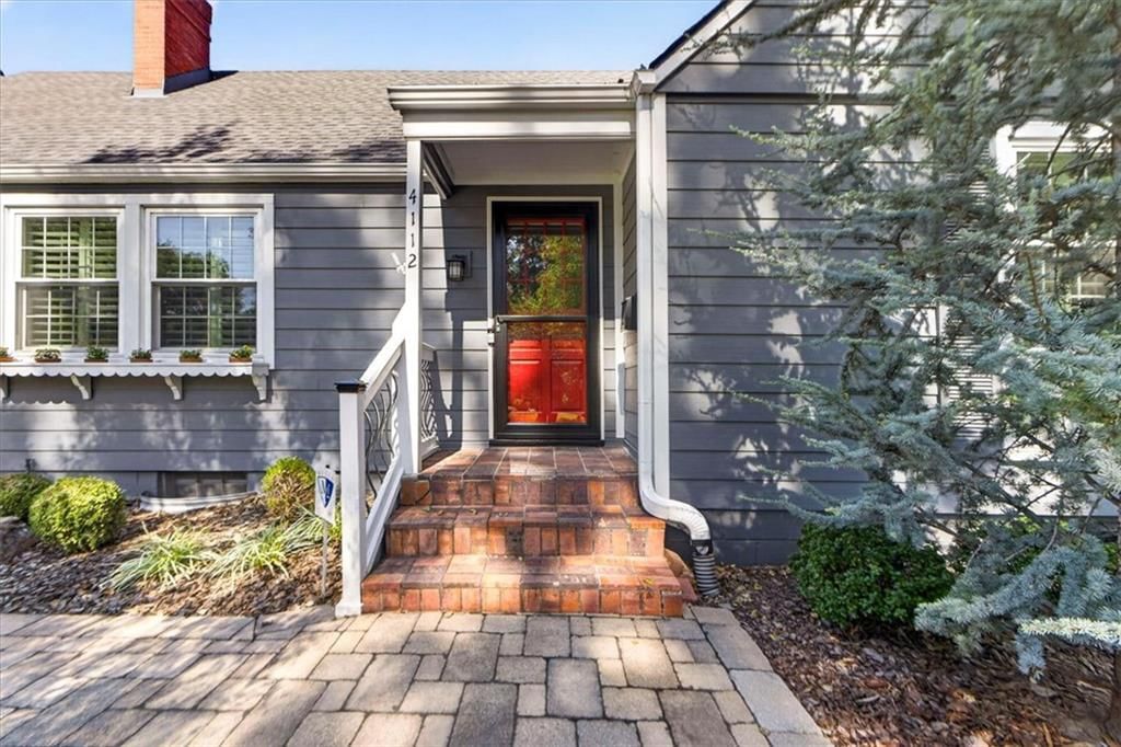 Covered front porch at 4112 W 69TH Street, Prairie Village, KS 66208