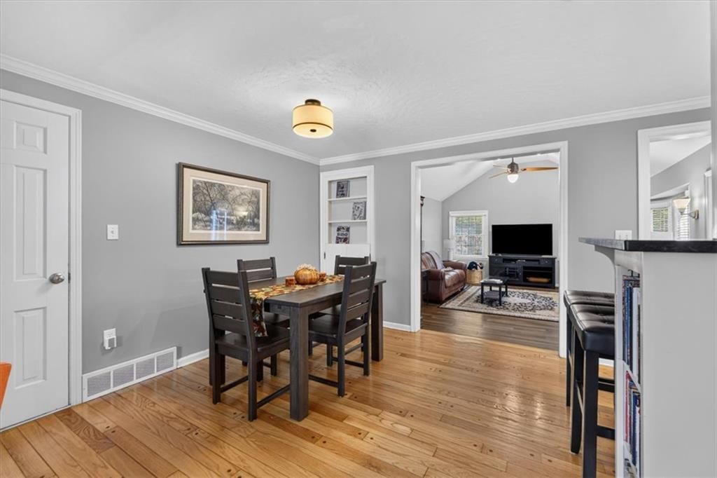Photo 9 of 50 - 4112 W 69TH Street, Prairie Village, KS 66208
