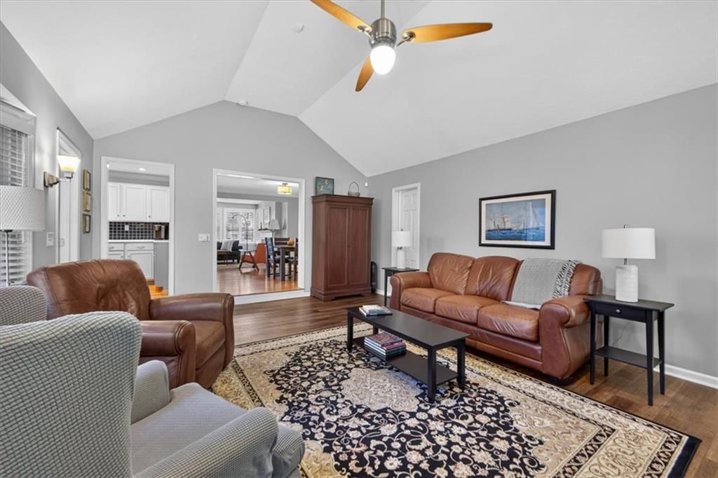 Photo 19 of 50 - 4112 W 69TH Street, Prairie Village, KS 66208