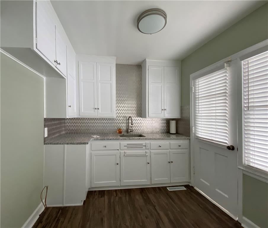 Photo 5 of 28 - 1231 W 79th Street, Kansas City, MO 64114