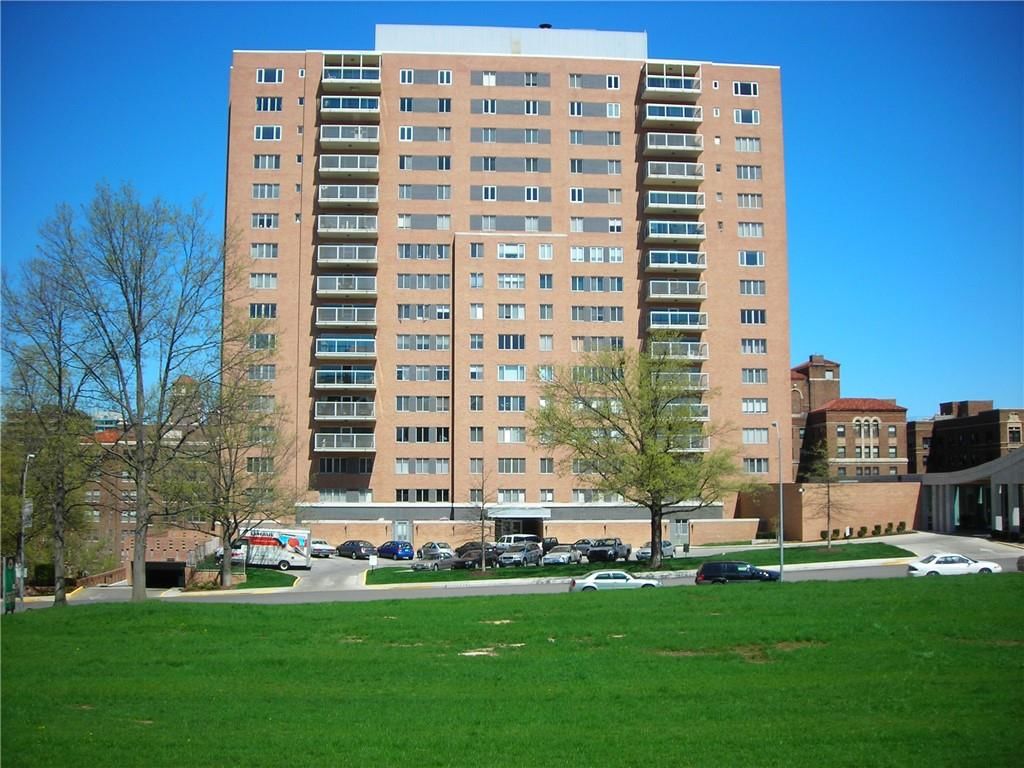 Brick exterior and mature trees at 221 W 48th Street #1505, Kansas City, MO 64112