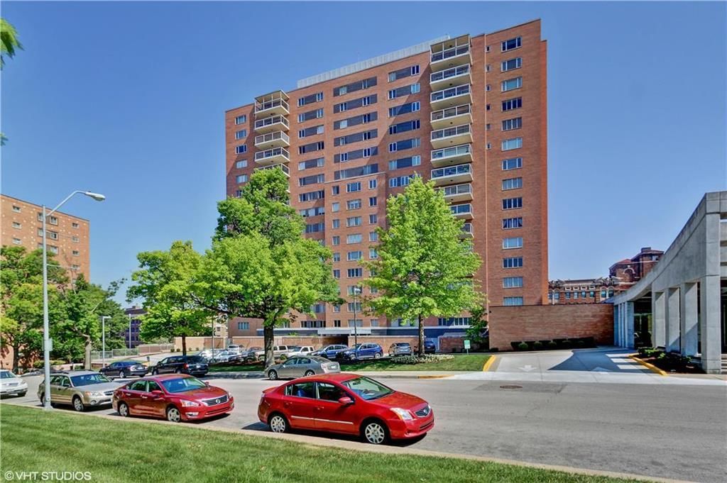 Photo 6 of 18 - 221 W 48th Street #1505, Kansas City, MO 64112
