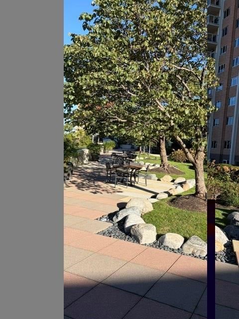 Paver patio at 221 W 48th Street #1505, Kansas City, MO 64112