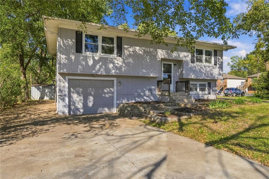 300 W Johnson Street, Spring Hill, KS: listing photo 3