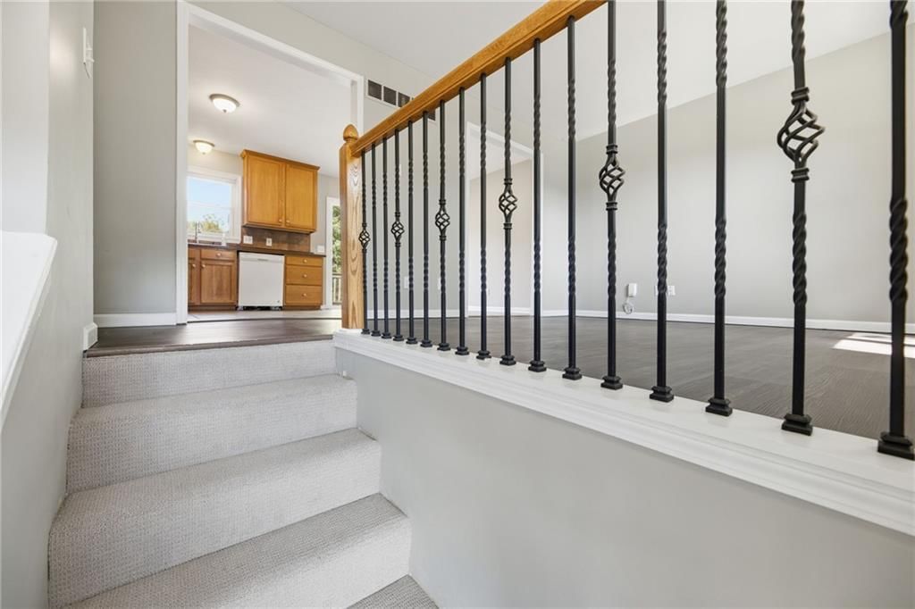 300 W Johnson Street, Spring Hill, KS: listing photo 3