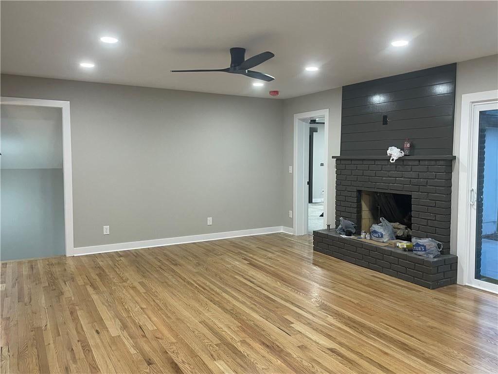 Photo 6 of 8 - 6922 W 101st Street, Overland Park, KS 66212