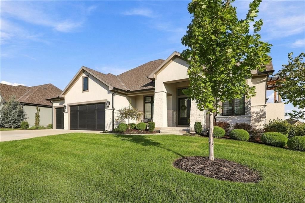2908 NE 102nd Street, Kansas City, MO: listing photo 2