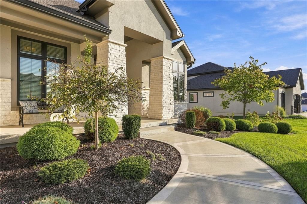 2908 NE 102nd Street, Kansas City, MO: listing photo 3
