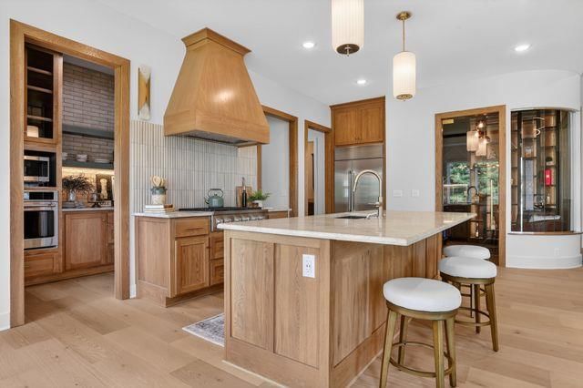 Butler's pantry and double oven at 8994 Ginger Street, Lenexa, KS 66227