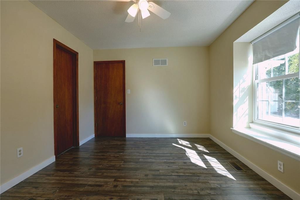 Photo 6 of 31 - 16604 E 53rd Street S, Independence, MO 64055
