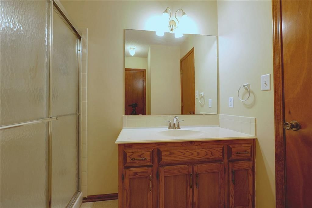 Photo 8 of 31 - 16604 E 53rd Street S, Independence, MO 64055