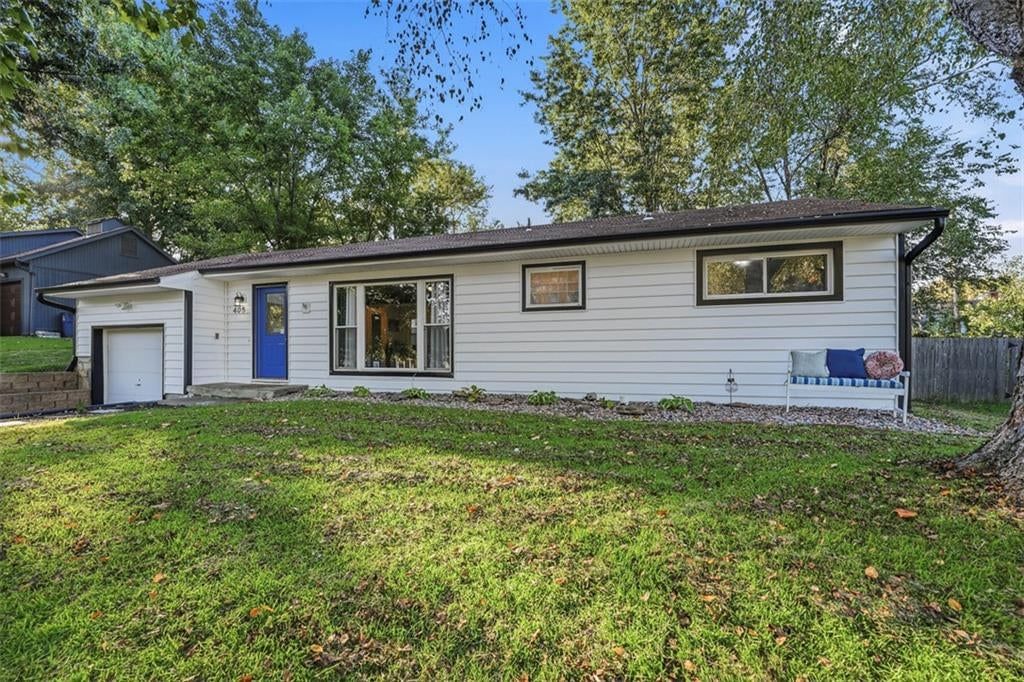 405 NE Moreland Drive, Kansas City, MO: listing photo 2