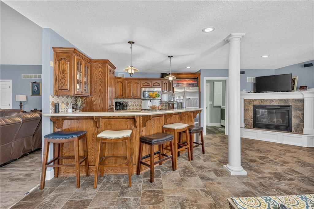 Photo 7 of 33 - 1742 Finch Drive, Tonganoxie, KS 66086