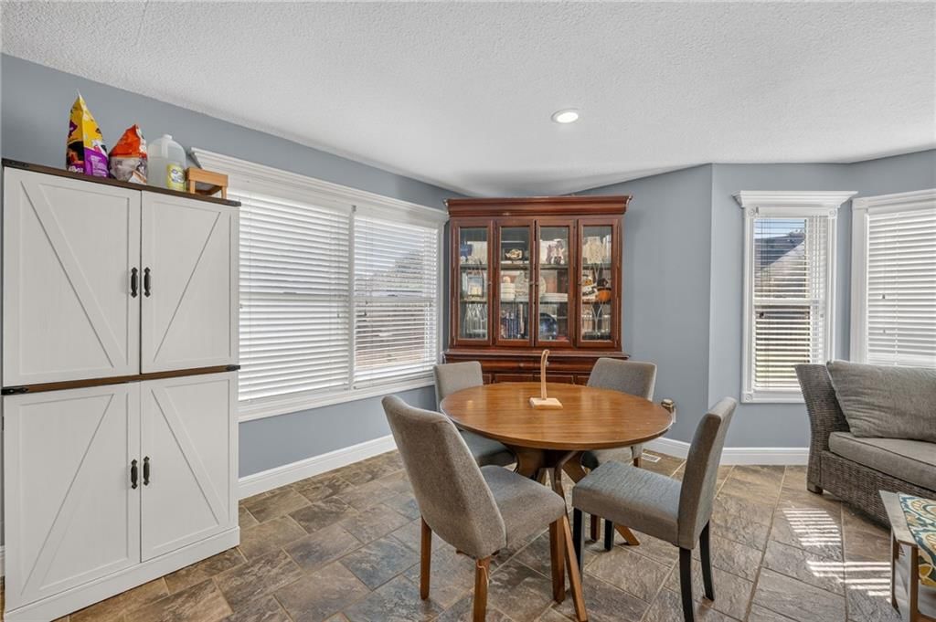 Photo 13 of 33 - 1742 Finch Drive, Tonganoxie, KS 66086