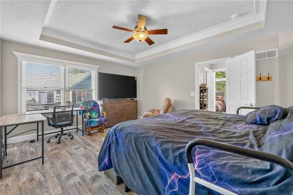 Photo 16 of 33 - 1742 Finch Drive, Tonganoxie, KS 66086
