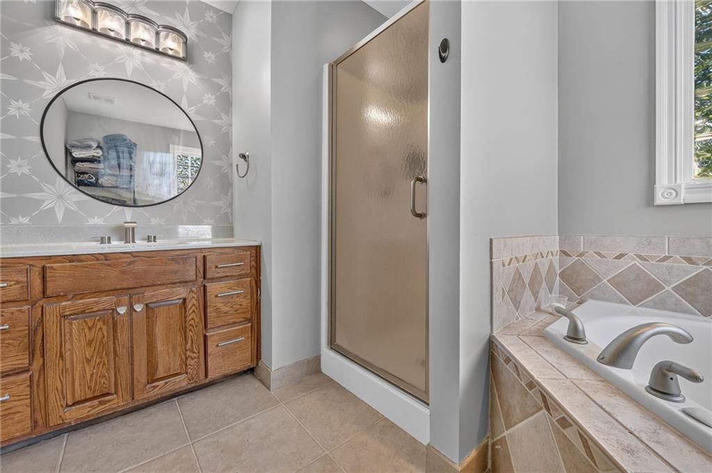 Photo 20 of 33 - 1742 Finch Drive, Tonganoxie, KS 66086